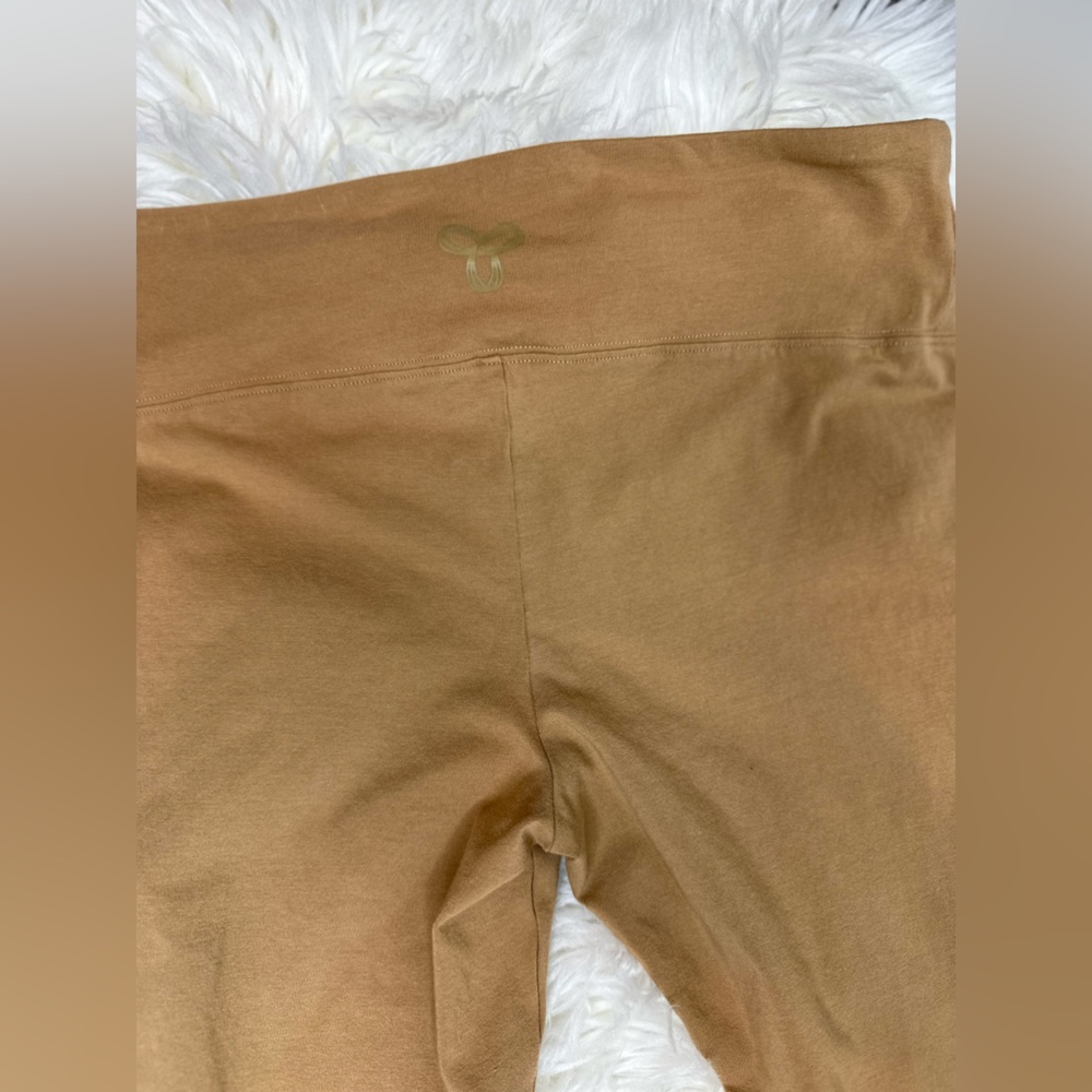 Aritzia TNA Equator Legging in Vintage Tan - Picture 3 of 7